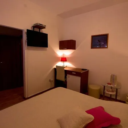 And Dis Apartment Vis