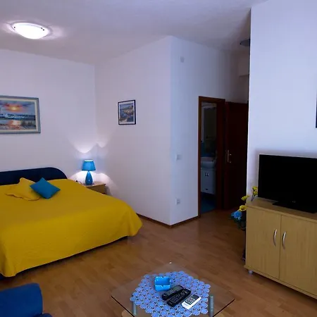 And Dis Apartment *