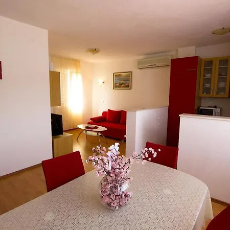 And Dis Apartment