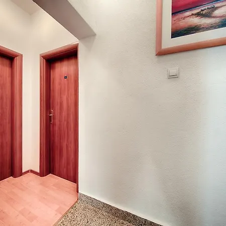 Apartment And Dis
