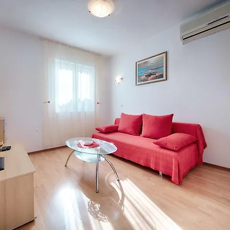Apartment And Dis *