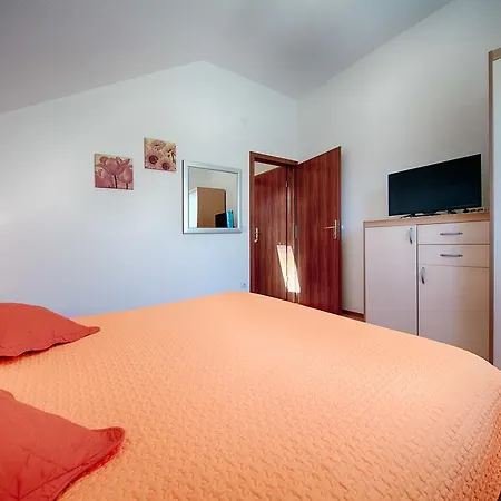 Apartman And Dis