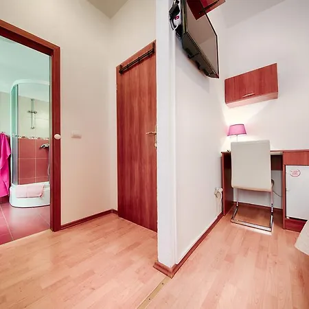Apartment And Dis *