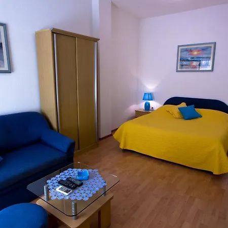 Apartament And Dis