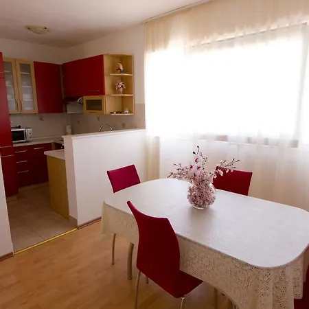 Apartament And Dis Vis
