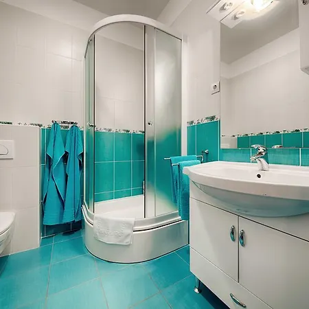 Apartament And Dis