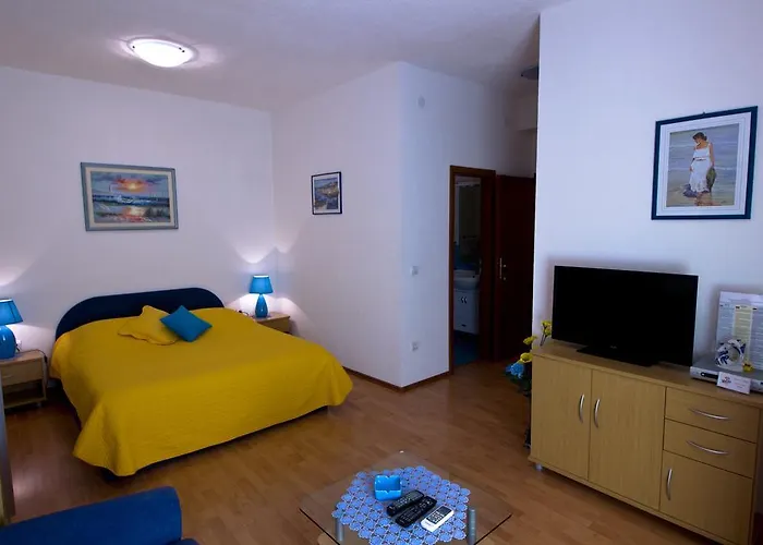 And Dis Apartment *